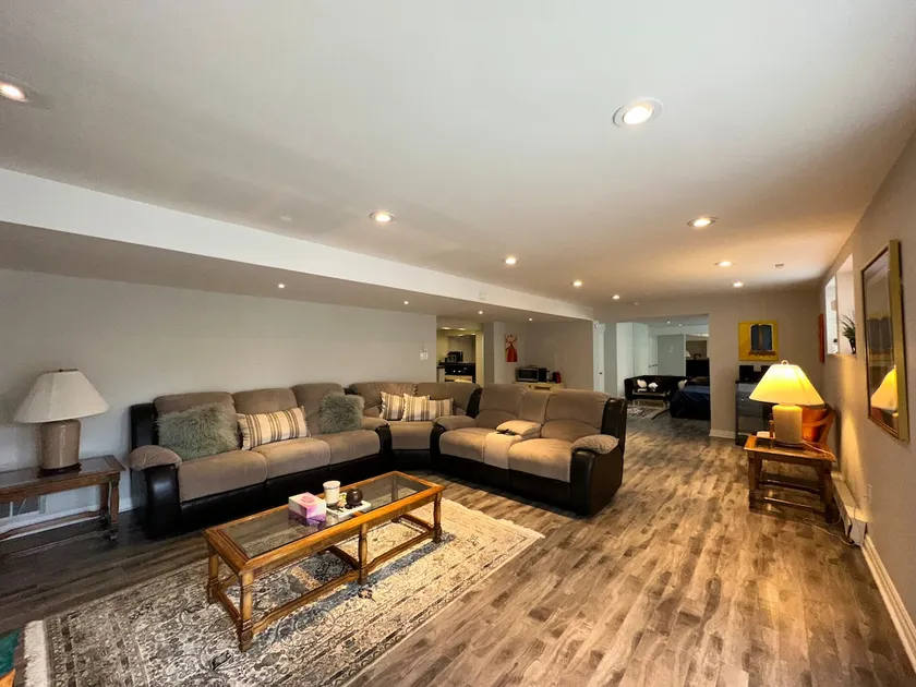 luxury private guest suite at prime location - Image 1