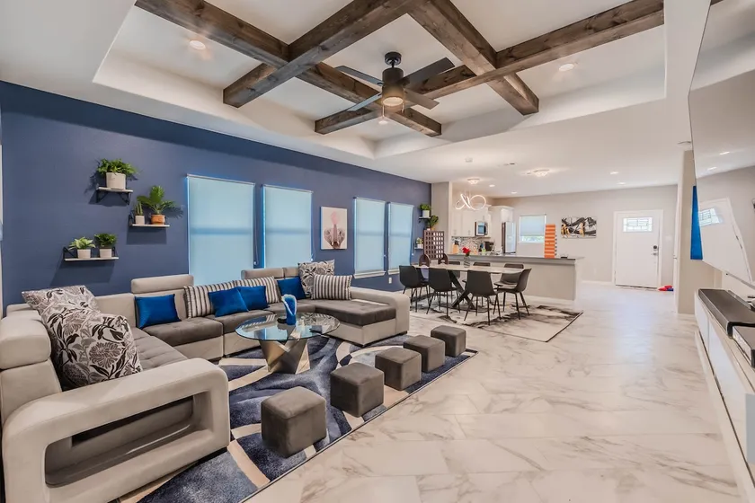 Modern 4 BR Near Downtown, Zoo - Image 1