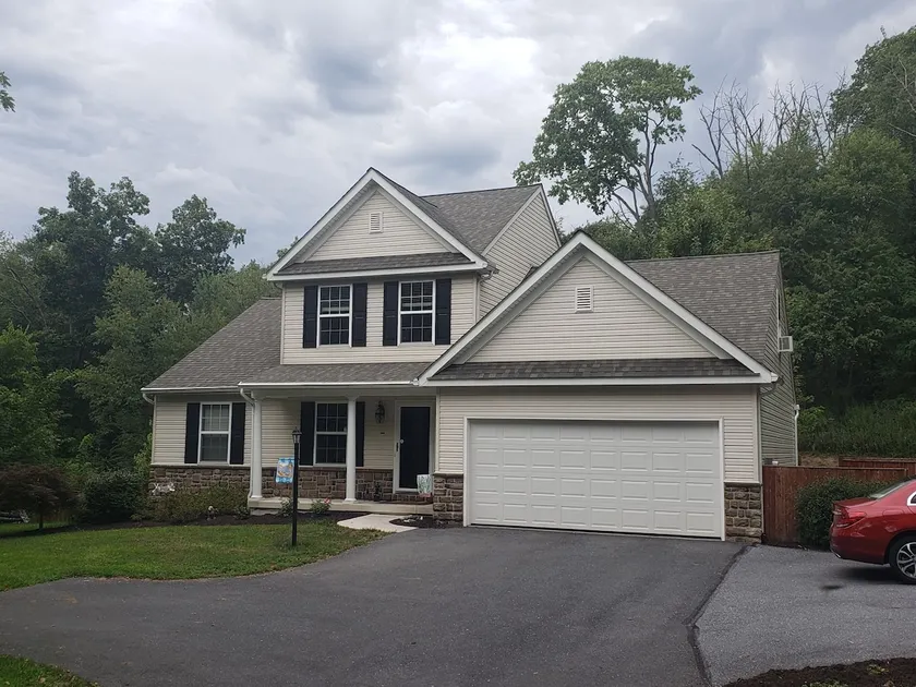 4 Bedroom Home Close to Hersheypark & Farm Show - Image 1