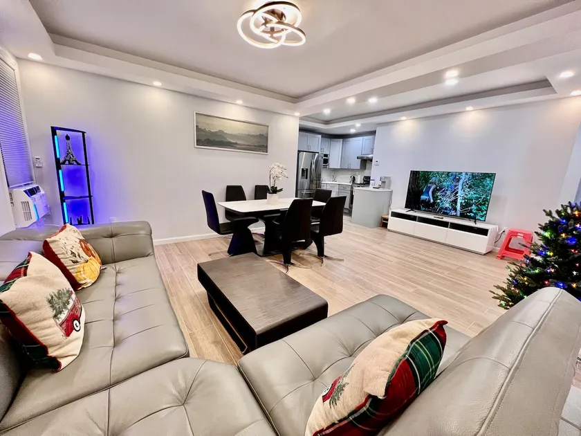 Morden 3-bedroom Home Close to Ferry+NYC - Image 1