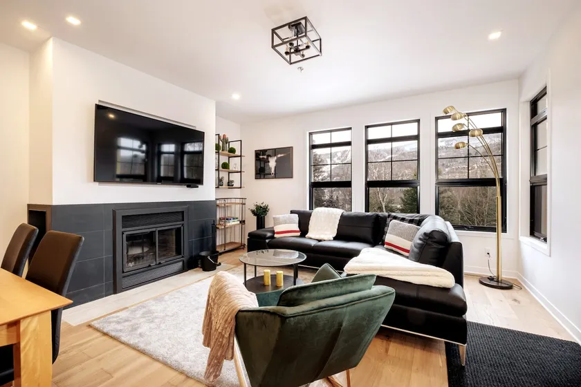 Luxurious-spacious condo, well located -Tremblant - Image 1