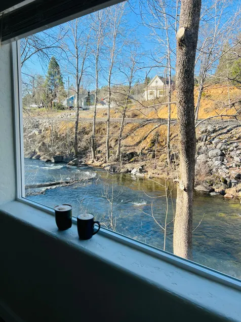 Riverfront + EV Charger | Minutes to Waterfalls - Image 1