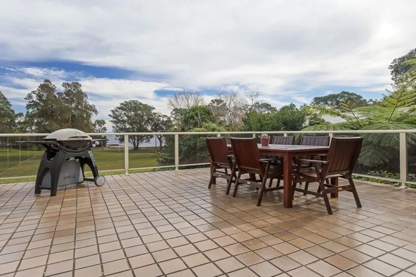 Castaways Beachfront house - Image 1