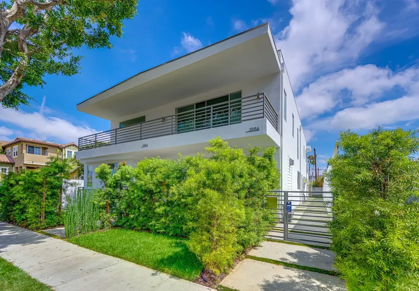LA Modern Luxury Designer Suite (Venice Boulevard) - Image 1