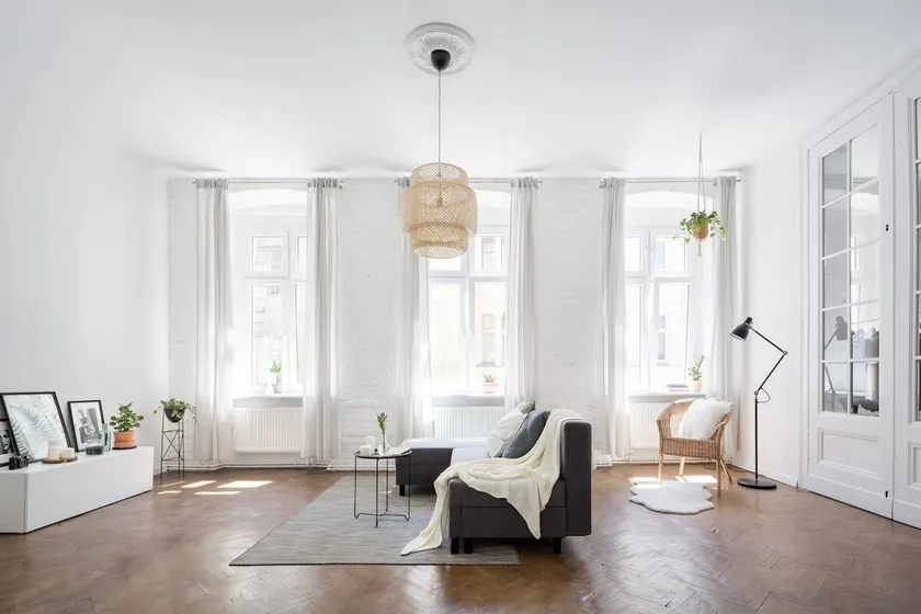 A cozy apartment in the heart of the city. - Image 1