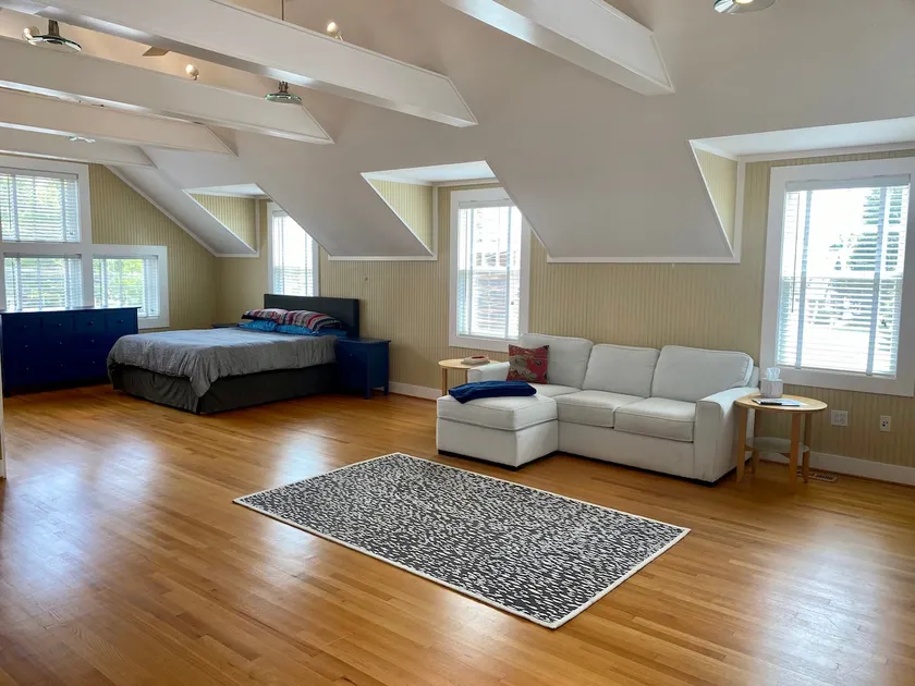 Sunny Guesthouse steps from Towson! - Image 1
