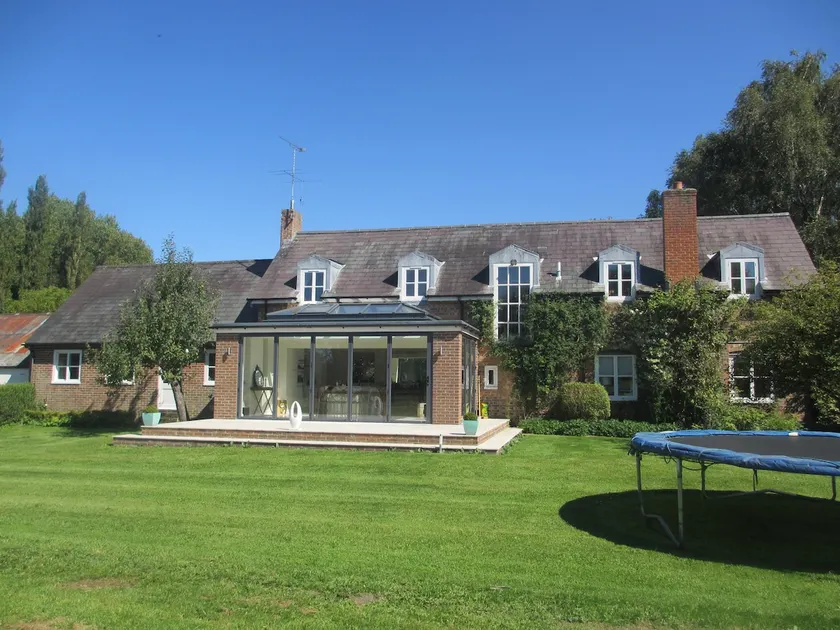 Outstanding cottage in Pewsey - Image 1
