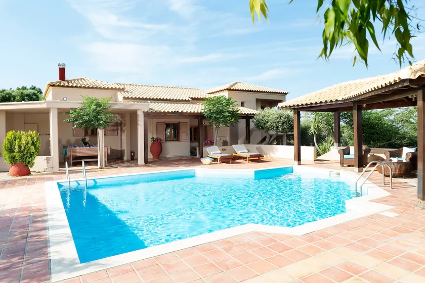 White sand Villa. Spacious villa with prive pool. - Image 1