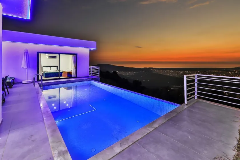 Villa Paradise 6 - Image 1