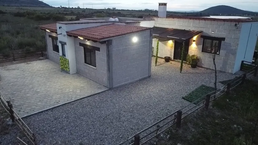 Country house with a beautiful view, swimming pool and horses - Image 1