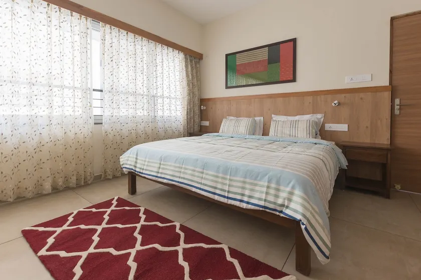 Modern 1 Bedroom Apartment Fully-furnished - Image 1