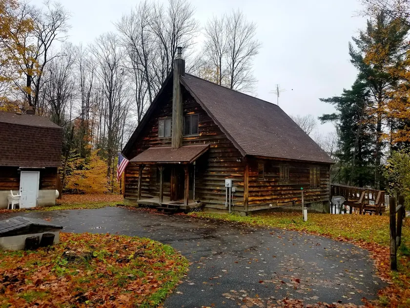 Boot Lake Retreat Cabin - Image 1