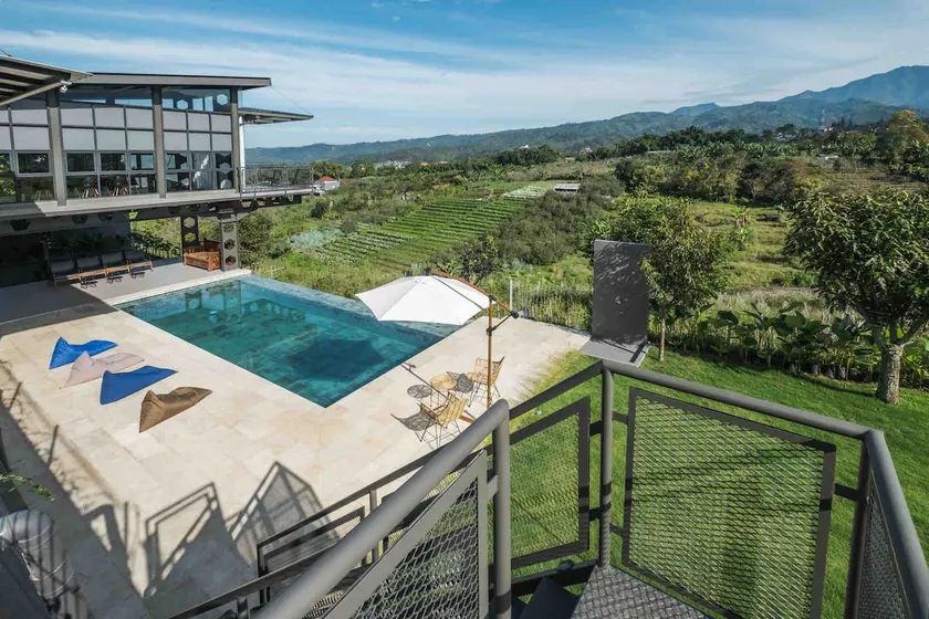The Hillside Villa Batu 4BR with Private pool - Image 1