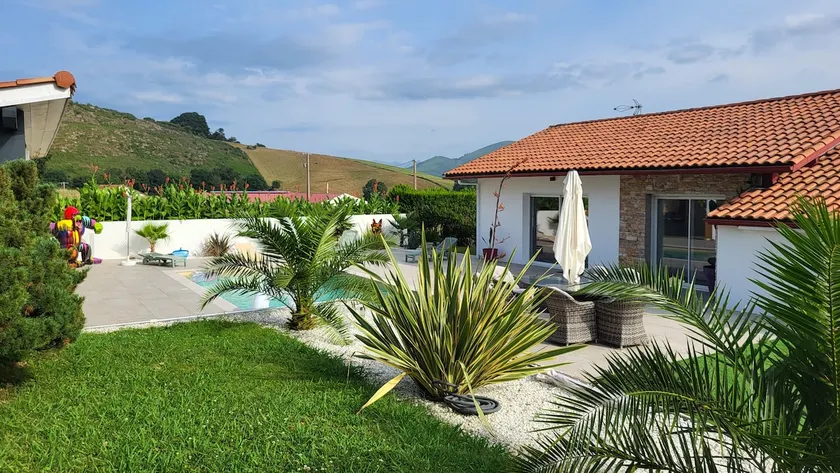 Country house in the Basque Country - Image 1