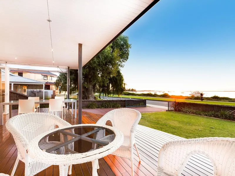 Beachfront Luxury - Starfish (Ground level Condo) - Image 1