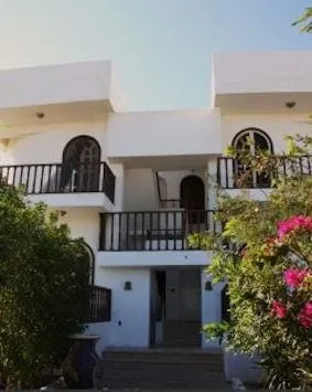 Blue Light Apartment Dahab - Image 1