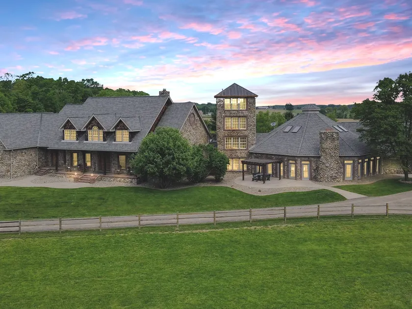 Grace and Grandeur: The Stables Estate - Image 1
