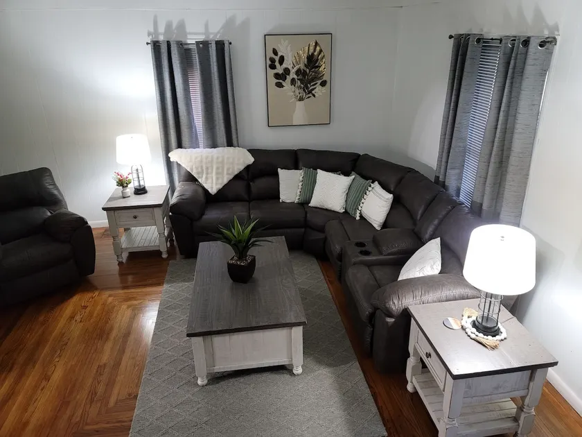 Sandy Lake Guest House - Image 1