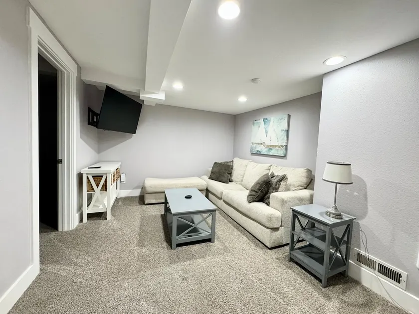 BEAUTIFUL DOWNTOWN TACOMA HOME - Image 1