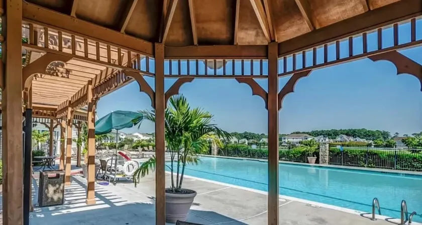 Bayside Townhouse w/ amazing amenities - Image 1