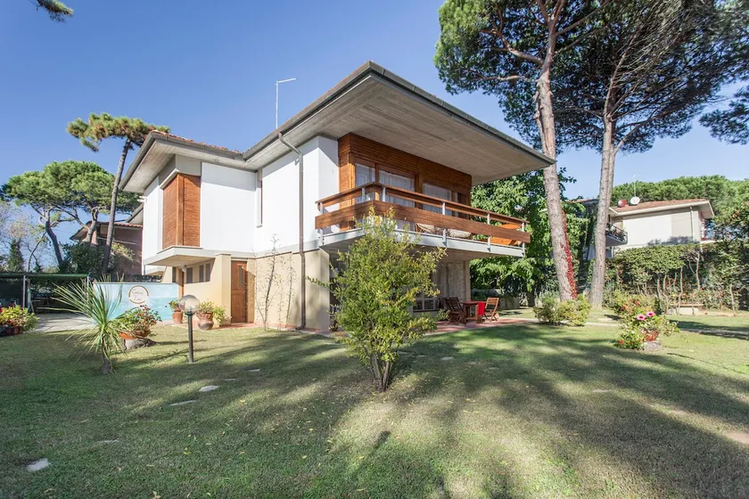 Detached House Comfort Zone - Image 1