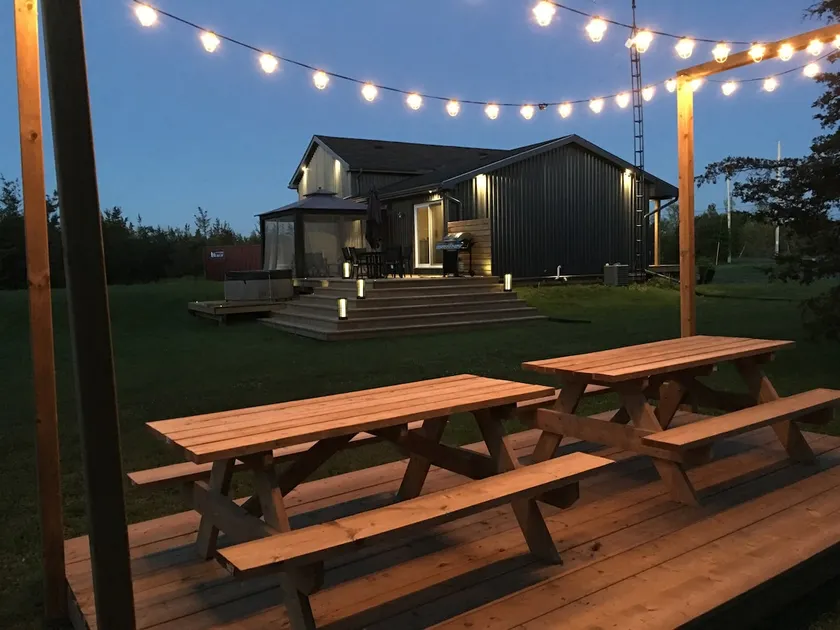 This Is County - Beautiful Renovated Home. - Image 1