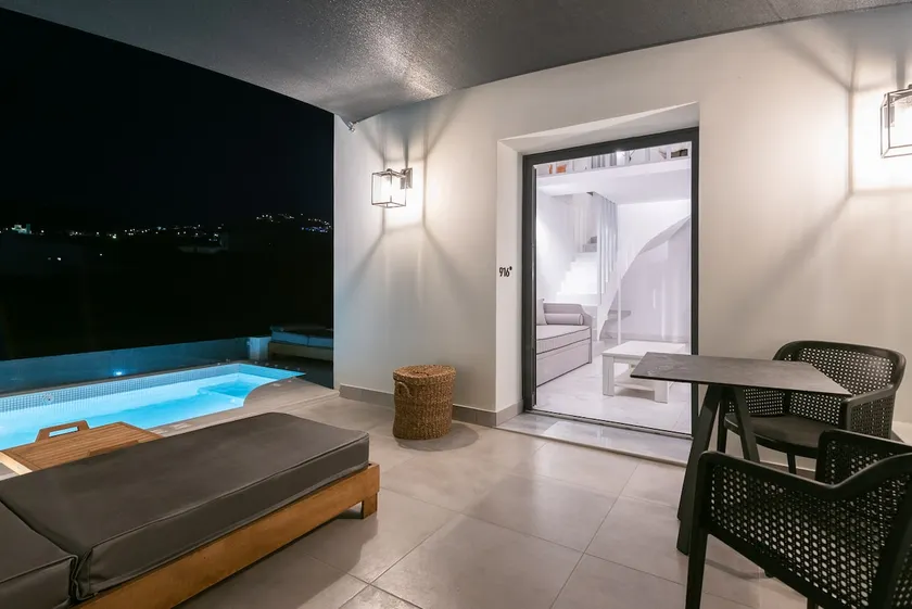 Karat Suites - Suite 916° - Image 1