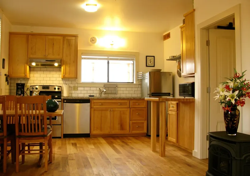 Attractive Downtown Cottage - Image 1