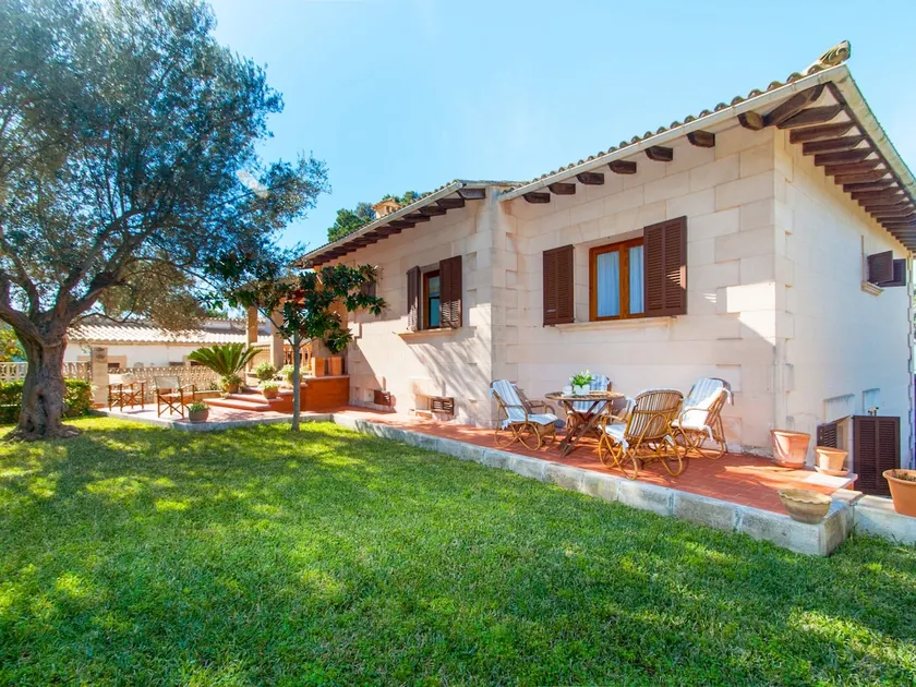 Unglaubliche Villa mit Meerblick und Garten, nur 300 Meter vom Strand entfernt - Image 1