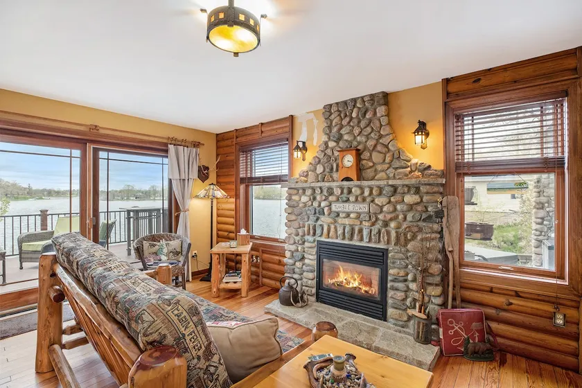 Lakefront, 2 Bed, Fire pit, Kayaks & Sunsets! - Image 1