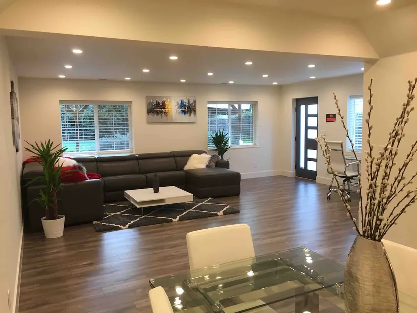 Spacious 3BR Home Near San Francisco - Image 1