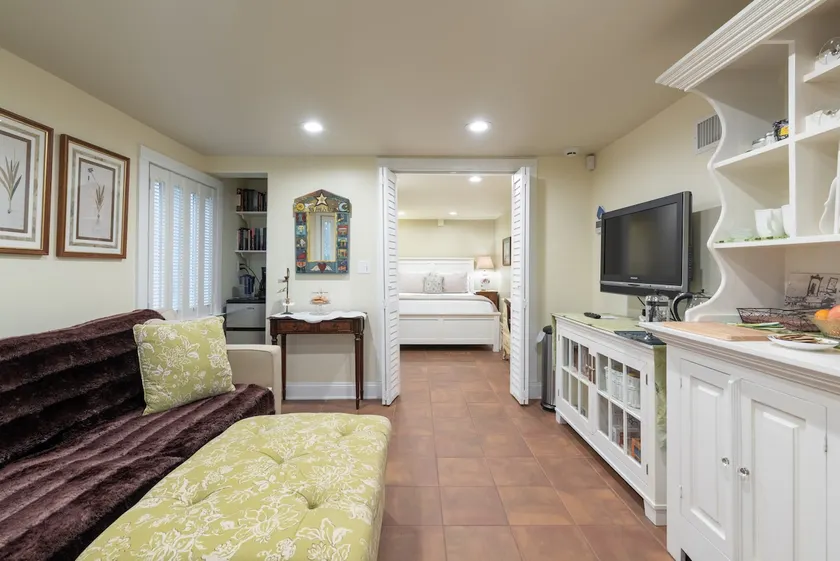 The Inkling -Studio Guesthouse Downtown 2 beds - Image 1