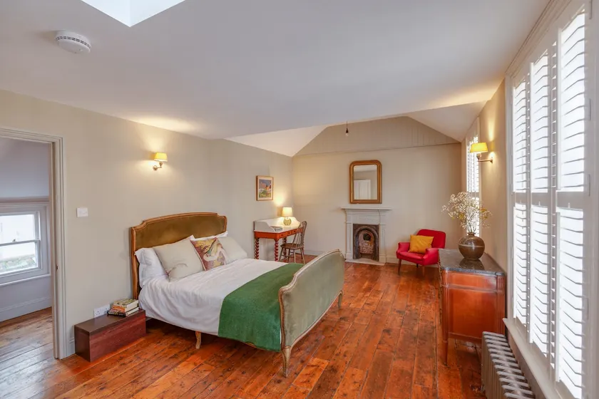 Big, airy seaview flat in the heart of St Leonards - Image 1