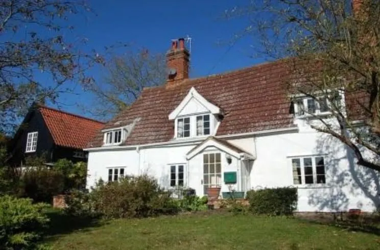 Beautiful 17th century cottage - Image 1