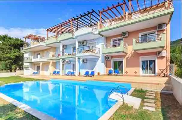 Luxury Summer Villa - Image 1