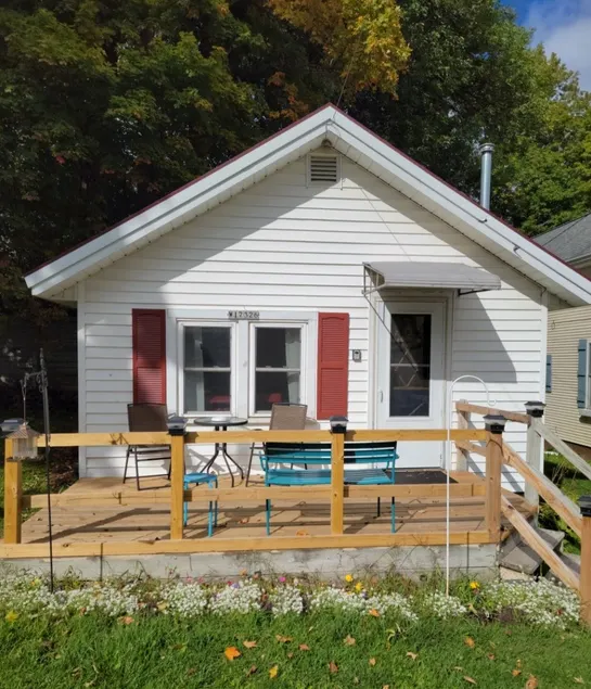 Cozy little cabin in the heart of Curtis - Image 1