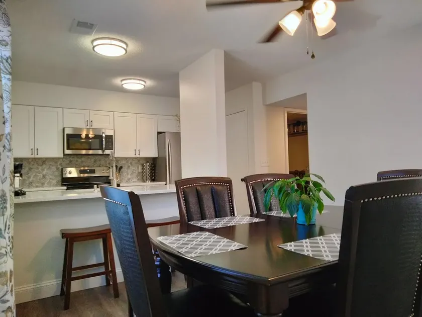 *Sunshiny Stay* 3/3 townhouse with King Bed - Image 1