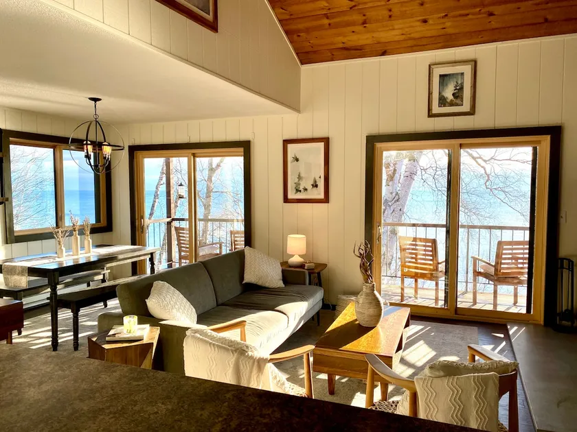 Cozy Chic Hygge Home on Lake Superior Shores - Image 1