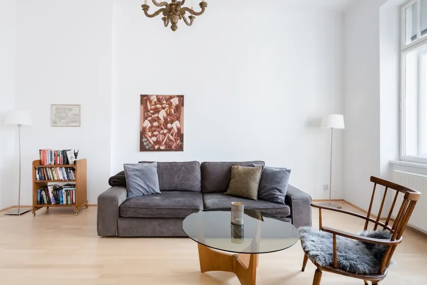 Sunny and spacious 2-bedroom flat (2BR+AC) - Image 1
