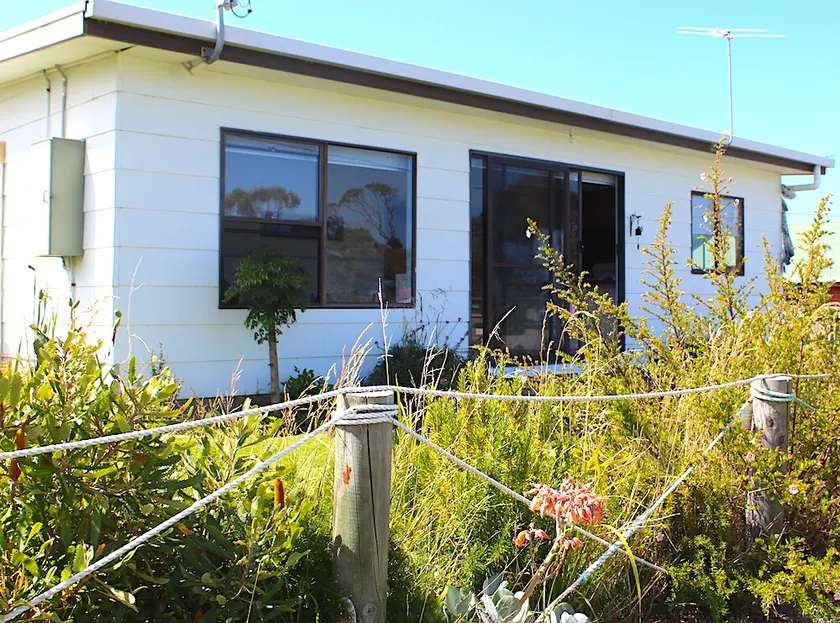 Rice Pebble Cottage in Bicheno: Best Value! - Image 1