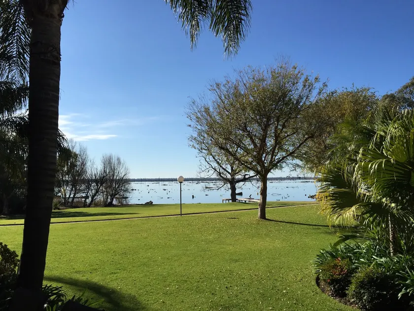 WATERFRONT OASIS IN VILLA TARNI - Image 1