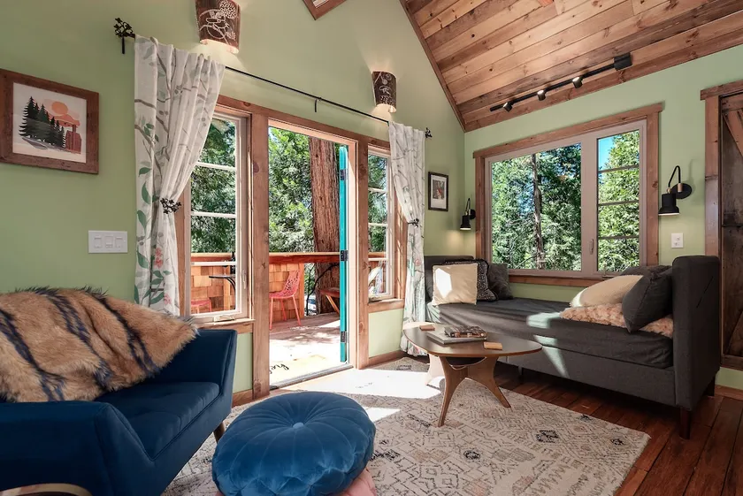 Ravenswood Cottage - art-inspired loft near town - Image 1