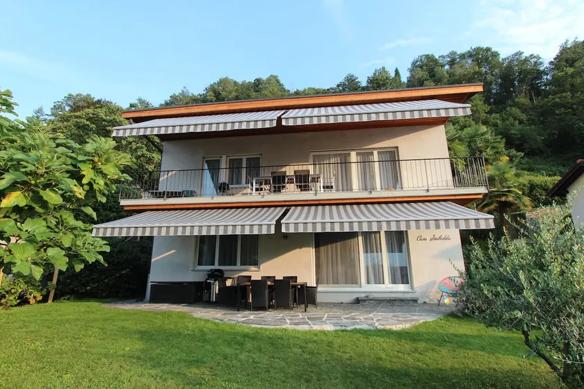 Garden apartment with lake view - Image 1