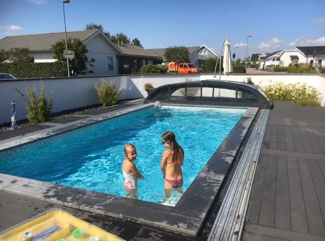 Peaceful guest house with pool - Image 1