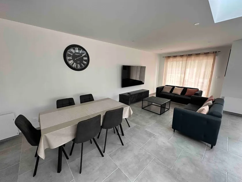 New, warm and spacious home - Image 1