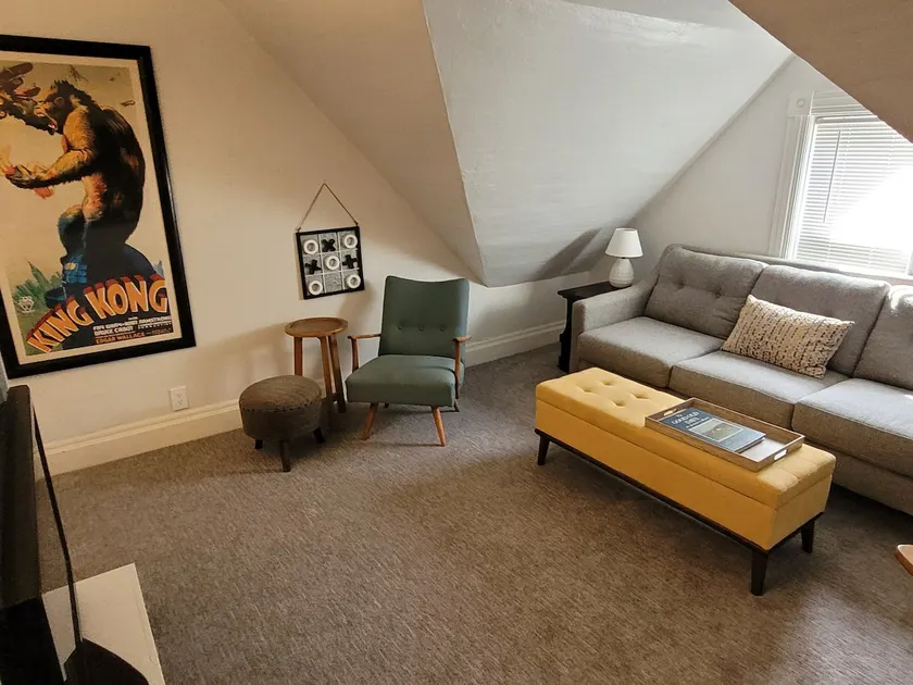 H. DOORLY is a charming 3 Bedroom next to the Zoo! - Image 1