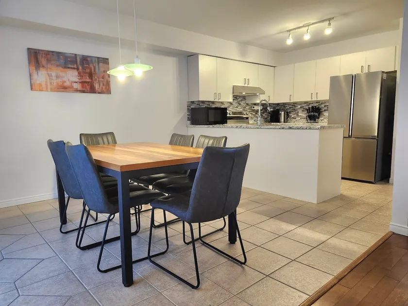 2BR/1BA – Comfortable and modern - Image 1
