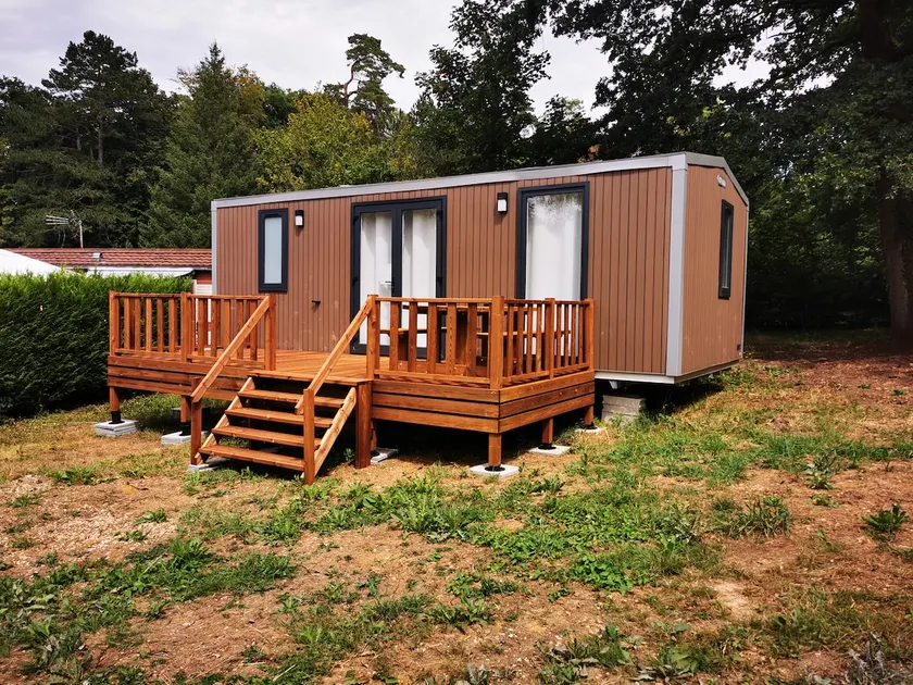 2-bedroom cottage on a campsite - Image 1
