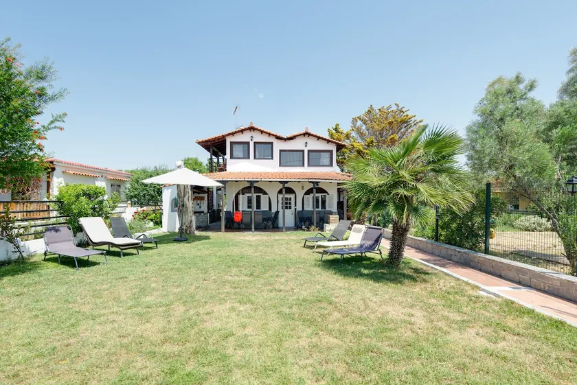 Beachfront family house in Chalkidiki - Image 1