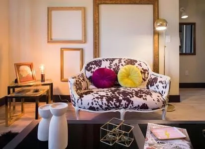 Stylish & Eclectic Modern 2/1 Apt – WeAreAuthentic - Image 1